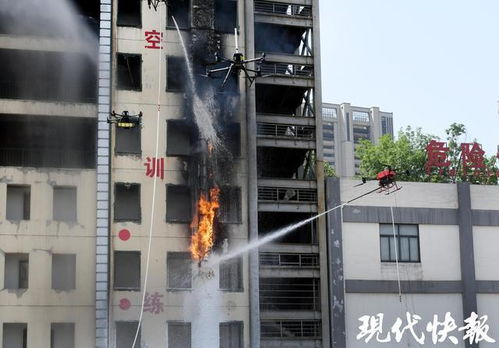 江蘇消防開展無人化滅火救援演練,無人機戰隊 機器狗 外骨骼先進裝備 閃亮登場