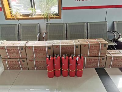市消防救援大隊為我市疫情防控場所配發滅火器材
